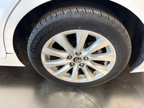 Used 2020 Toyota Camry LE FWD image 9
