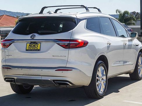 Used 2018 Buick Enclave Premium w/ Experience Buick Package image 6