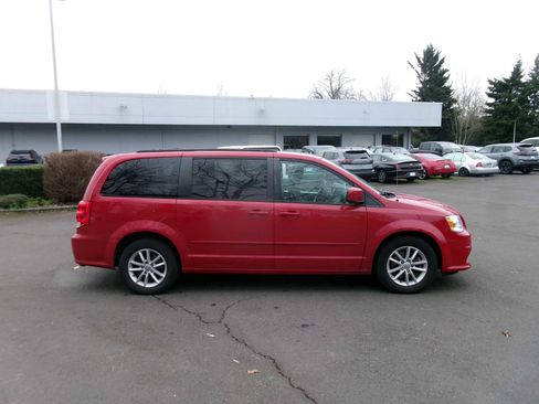 Used 2013 Dodge Grand Caravan SXT w/ UConnect Hands-Free Group image 6