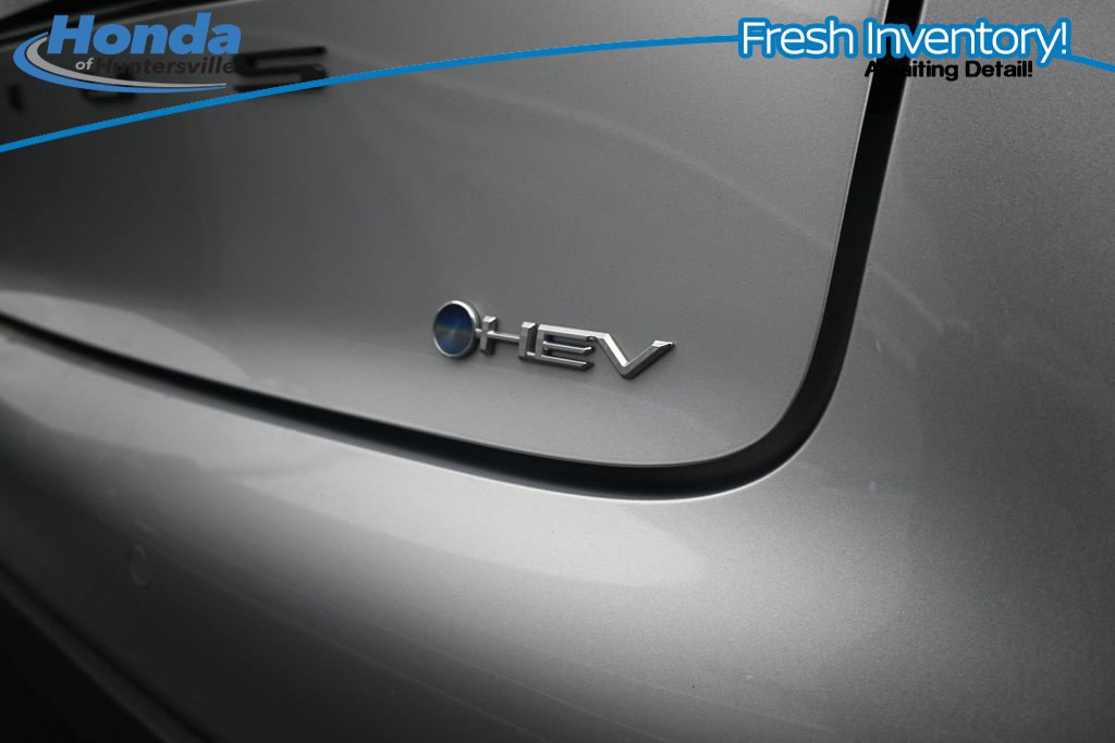 Used 2025 Toyota Prius LE FWD image 12