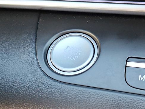 Used 2023 Hyundai Elantra Limited image 23