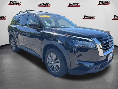 Used 2025 Nissan Pathfinder SV AWD/4WD image 3