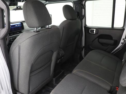 Used 2024 Jeep Wrangler Unlimited AWD/4WD image 11