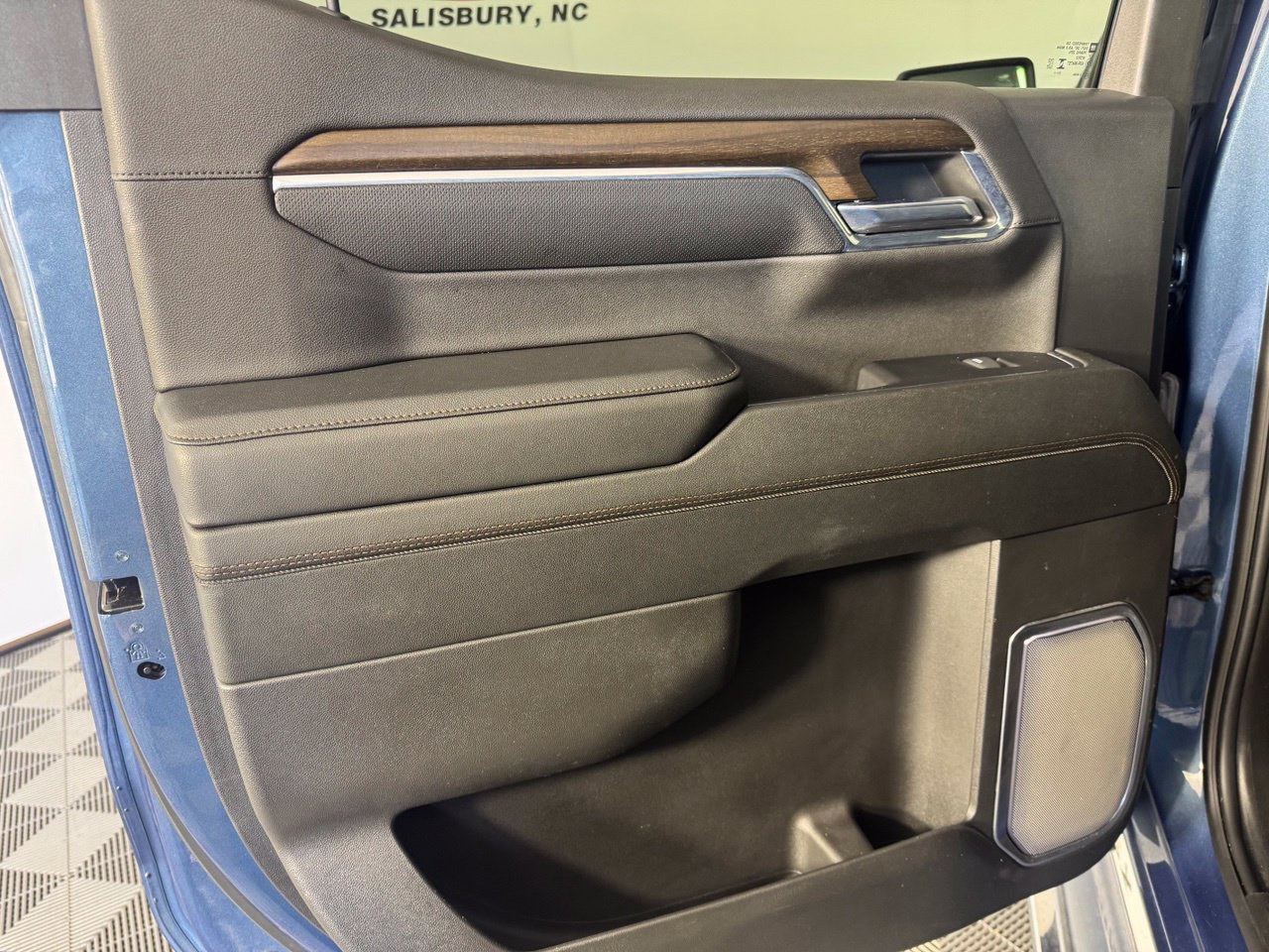 Used 2024 Chevrolet Silverado 1500 High Country w/ High Country Premium Package AWD/4WD image 31