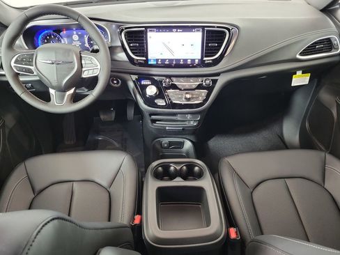 New 2026 Chrysler Pacifica Select image 13