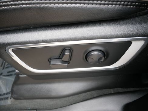 Used 2023 RAM 1500 Laramie AWD/4WD image 19