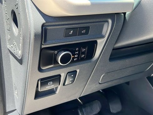 Certified 2024 Ford Expedition XLT RWD image 14