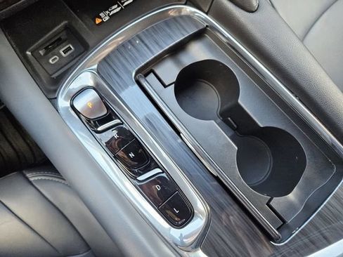 Used 2023 Buick Enclave Essence image 19