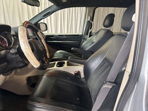 Used 2017 Dodge Grand Caravan SXT image 18