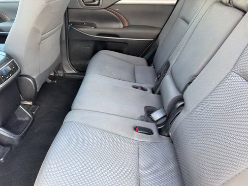 Used 2016 Toyota Highlander LE FWD image 15