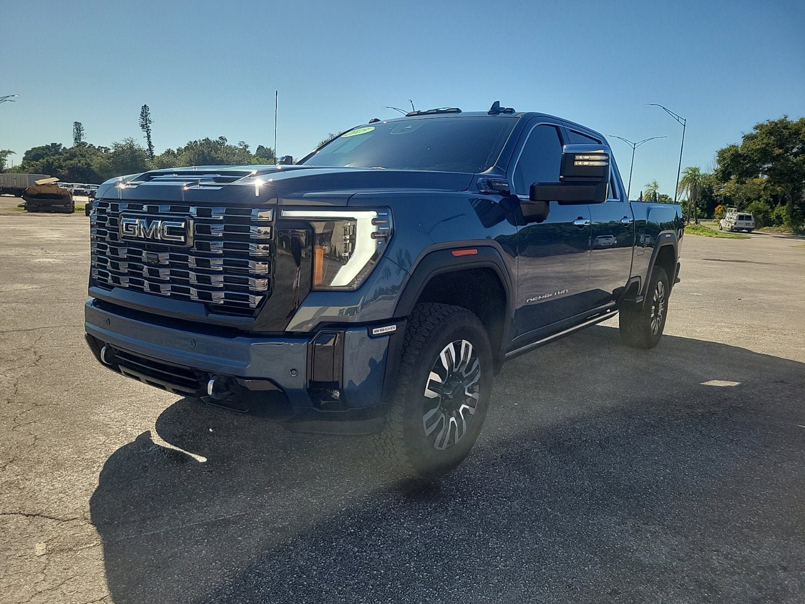 Used 2025 GMC Sierra 2500 Denali Ultimate AWD/4WD image 2