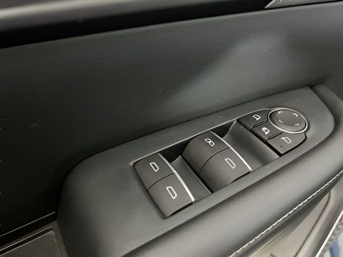 Used 2025 Buick Enclave Avenir AWD/4WD image 35