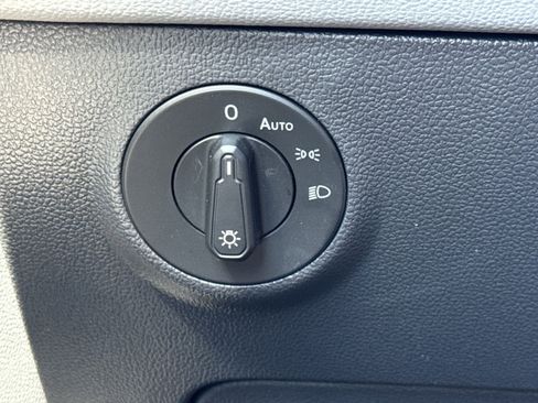 Used 2024 Volkswagen Taos SE image 15