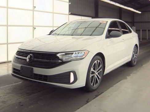 Used 2023 Volkswagen Jetta Sport image 5