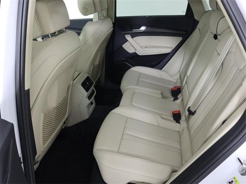 Certified 2025 Audi Q5 2.0T Premium Plus w/ Premium Plus Package image 15