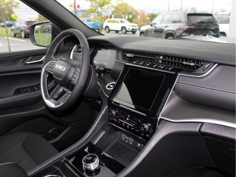 New 2025 Jeep Grand Cherokee Laredo X w/ Luxury Tech Group I image 25