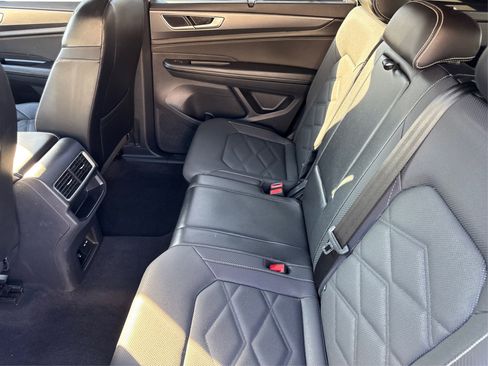 Used 2024 Volkswagen Atlas Cross Sport SE w/ Panoramic Sunroof Package image 12