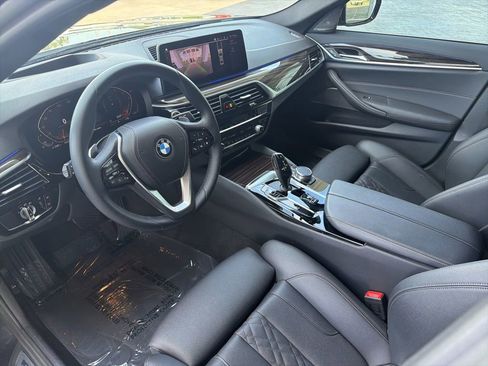 Used 2023 BMW 530i w/ Premium Package RWD image 9