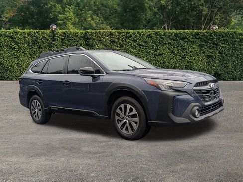 Used 2024 Subaru Outback Premium image 2