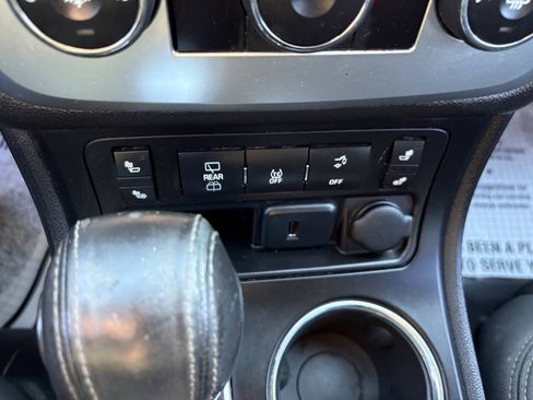 Used 2016 GMC Acadia SLE FWD image 31