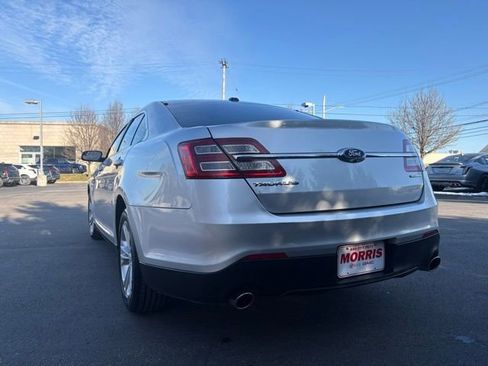 Used 2016 Ford Taurus SE image 3