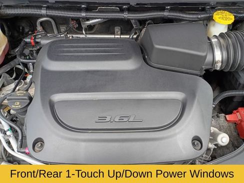 Used 2023 Chrysler Pacifica Touring-L w/ Uconnect Theater Family Group AWD/4WD image 28