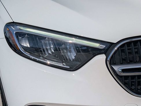 Used 2024 Mercedes-Benz GLC 300 4MATIC image 9