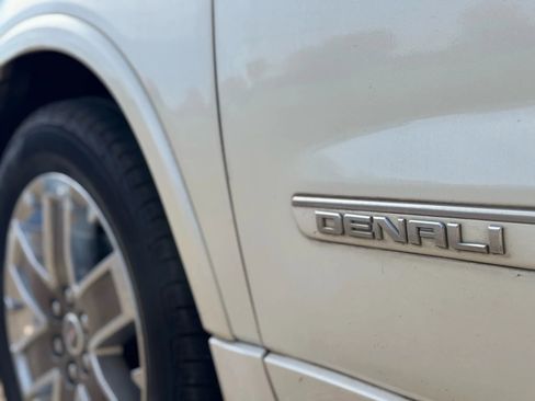 Used 2012 GMC Acadia Denali image 12