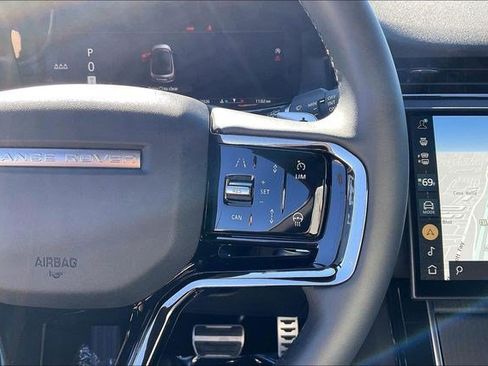 Used 2025 Land Rover Range Rover Evoque Dynamic SE AWD/4WD image 19