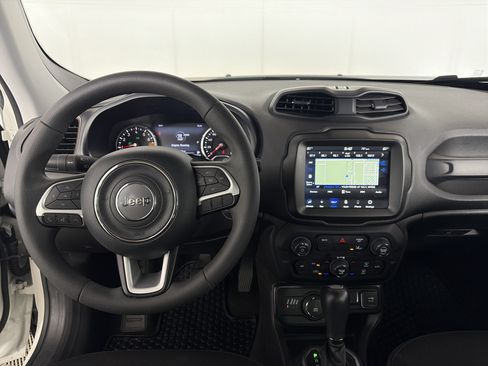 Used 2023 Jeep Renegade Latitude AWD/4WD image 3