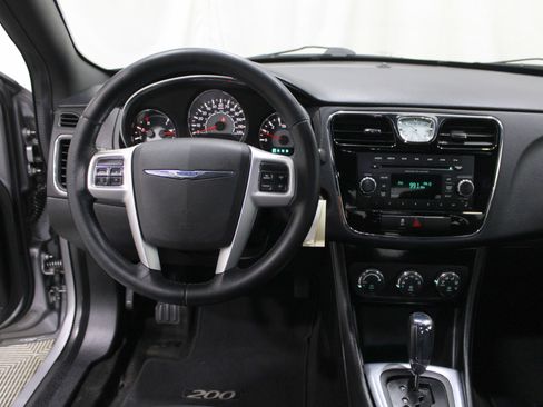 Used 2013 Chrysler 200 Touring image 2