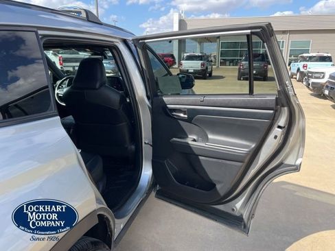 Used 2021 Toyota Highlander XSE image 25