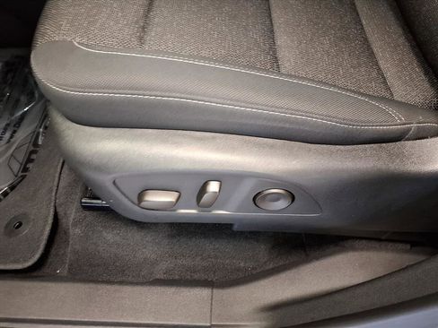 Used 2025 Chevrolet Traverse LT image 21