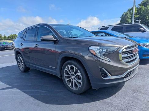 Used 2020 GMC Terrain SLT w/ Preferred Package FWD image 2