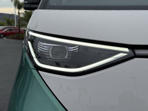 Used 2025 Volkswagen ID. Buzz 1st Edition image 11