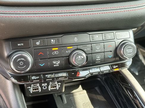 Used 2024 Dodge Durango Citadel image 17