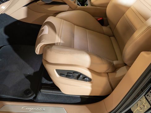 Certified 2023 Porsche Cayenne Coupe AWD/4WD image 15