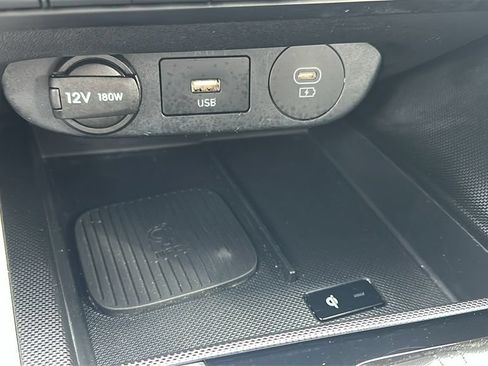 Used 2025 Hyundai Elantra Limited FWD image 27
