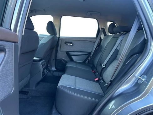 Used 2022 Nissan Rogue SV image 9