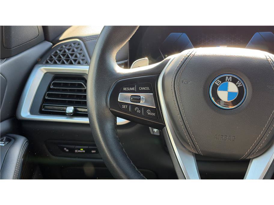Used 2024 BMW X5 xDrive50e w/ Parking Assistance Package AWD/4WD image 34