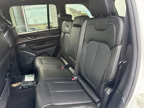 Used 2023 Jeep Grand Cherokee Overland w/ Adv Protech Group III AWD/4WD image 41