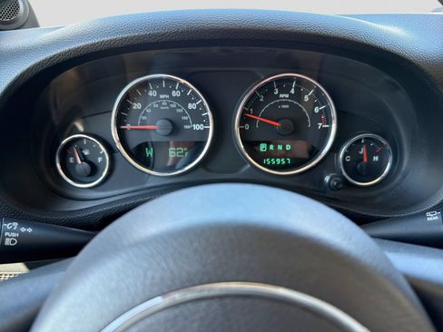 Used 2013 Jeep Wrangler Unlimited Sahara w/ Connectivity Group AWD/4WD image 31