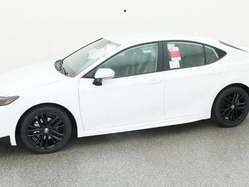 New 2026 Toyota Camry SE FWD image 1