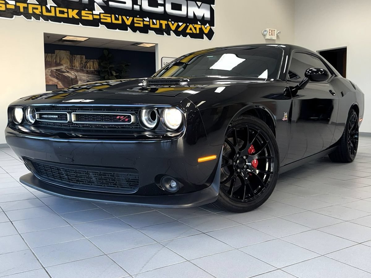 Used 2016 Dodge Challenger R/T Scat Pack RWD image 48