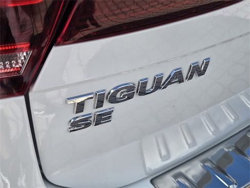 Certified 2021 Volkswagen Tiguan SE image 14