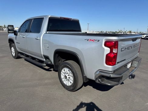 Used 2022 Chevrolet Silverado 2500 LT w/ Convenience Package AWD/4WD image 3