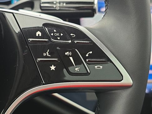 Used 2025 Mercedes-Benz E 350 4MATIC Sedan image 18