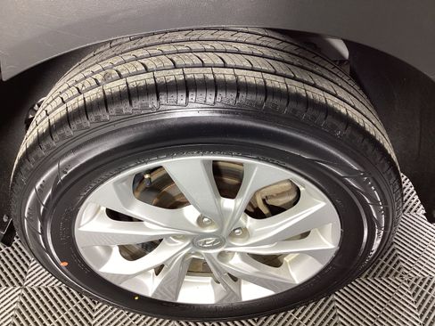 Certified 2021 Hyundai Tucson SE w/ Cargo Package image 12