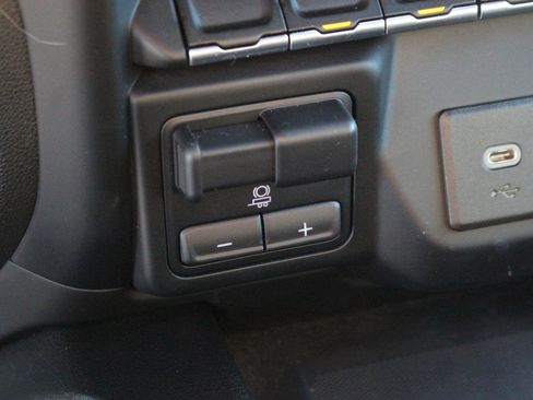 Used 2022 Chevrolet Silverado 1500 LTZ AWD/4WD image 31