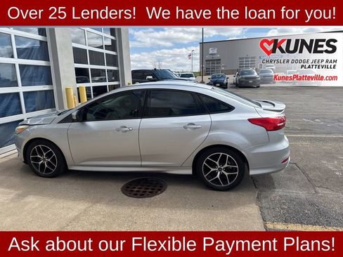 Used 2015 Ford Focus SE w/ SE Sport Package FWD image 19